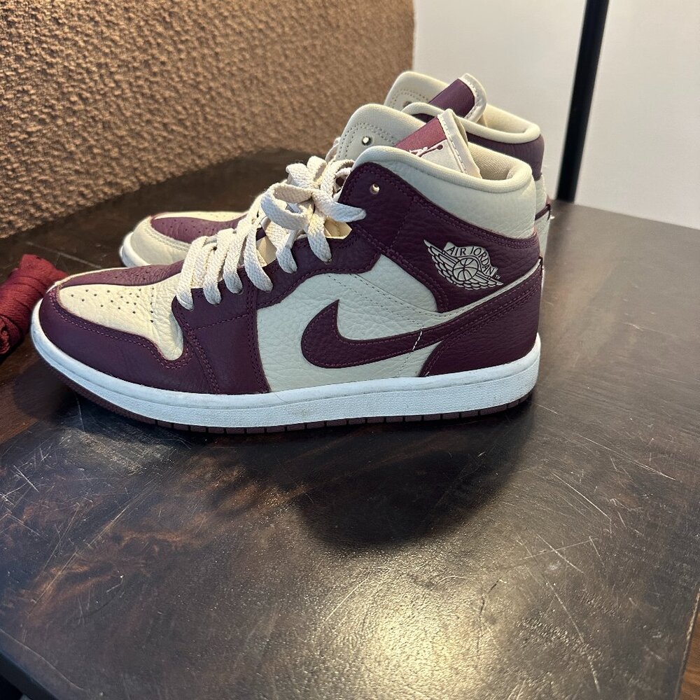 Jordan Air Jordan 1 Retro Mid Split Beach Cherrywood